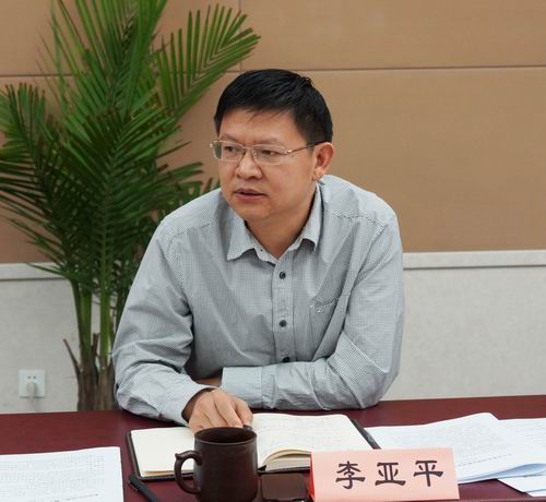 李亚平对加快推进重点水利工程建设提出了四点建议：一是认识上进一步提